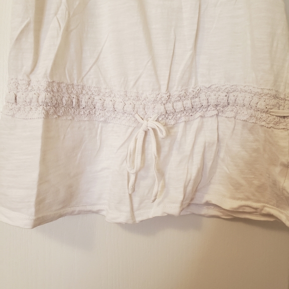 Small women's Ardene white tank top with cute waist belt - Picture 2 of 5